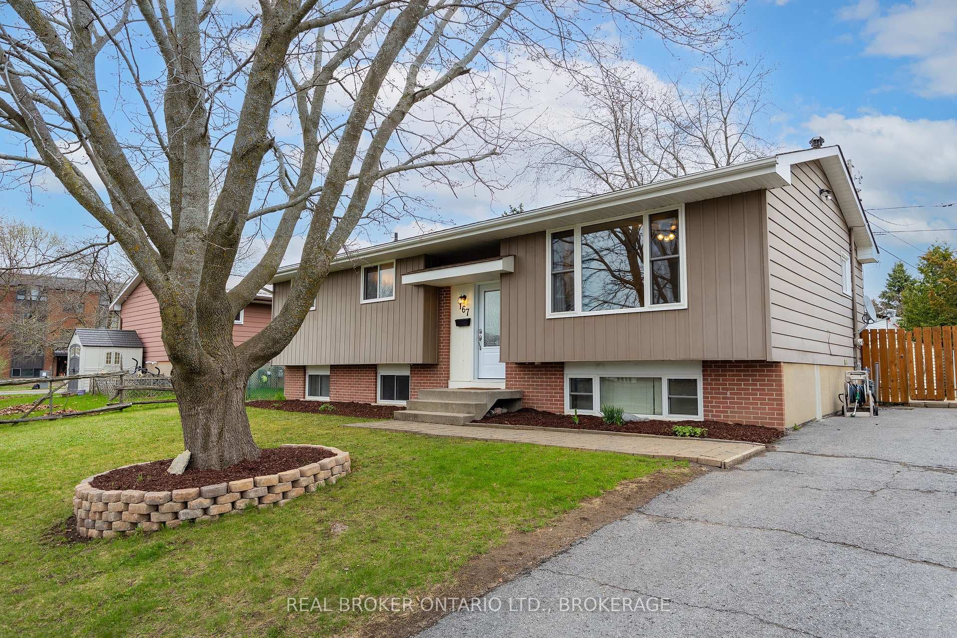 167 MANITOU W Crescent photo 4