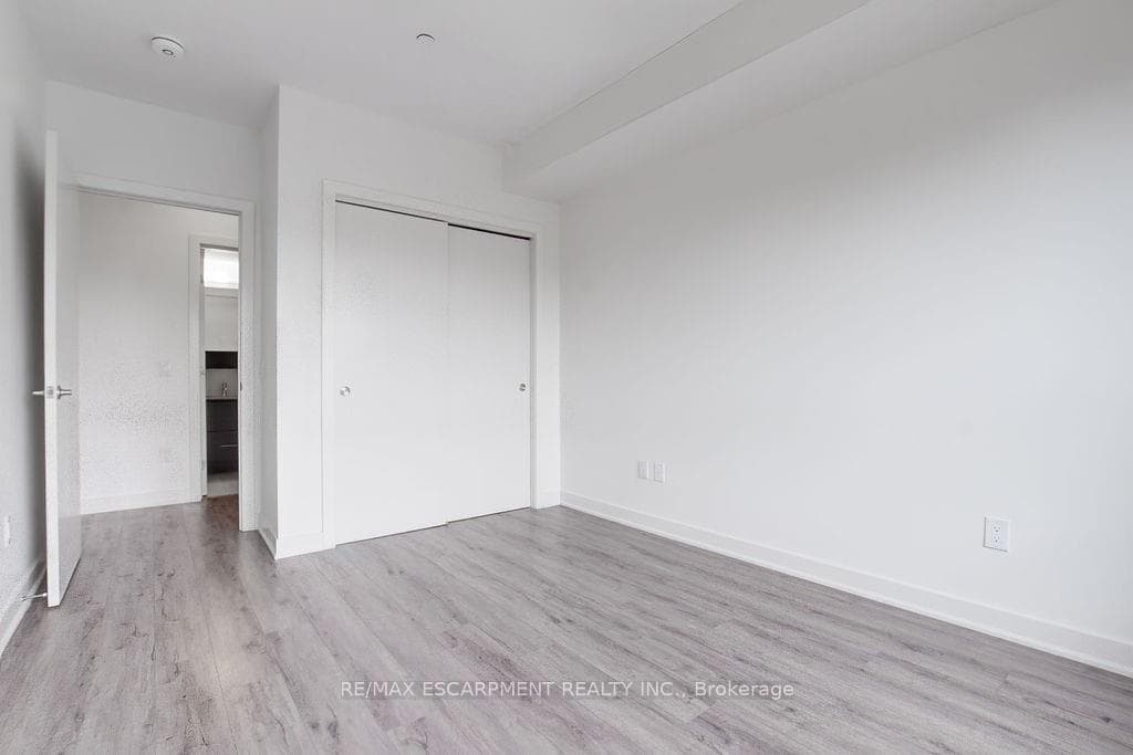 340 PLAINS Road Unit 207 photo 20