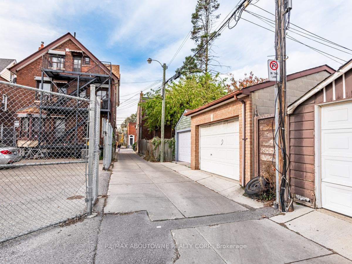 169 Lappin Avenue photo 32