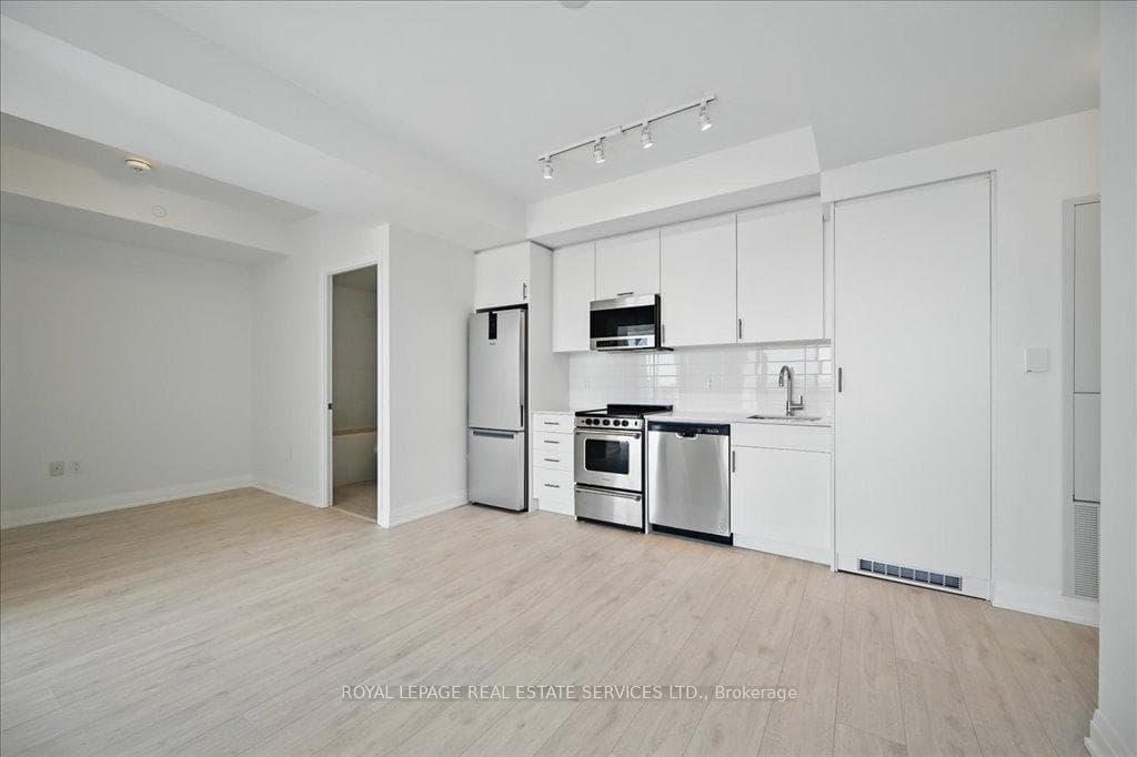 412 Silver Maple Road Unit 618 photo 17