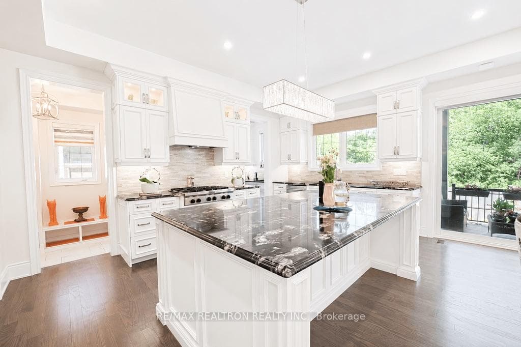 26 Sir Henry Court photo 11