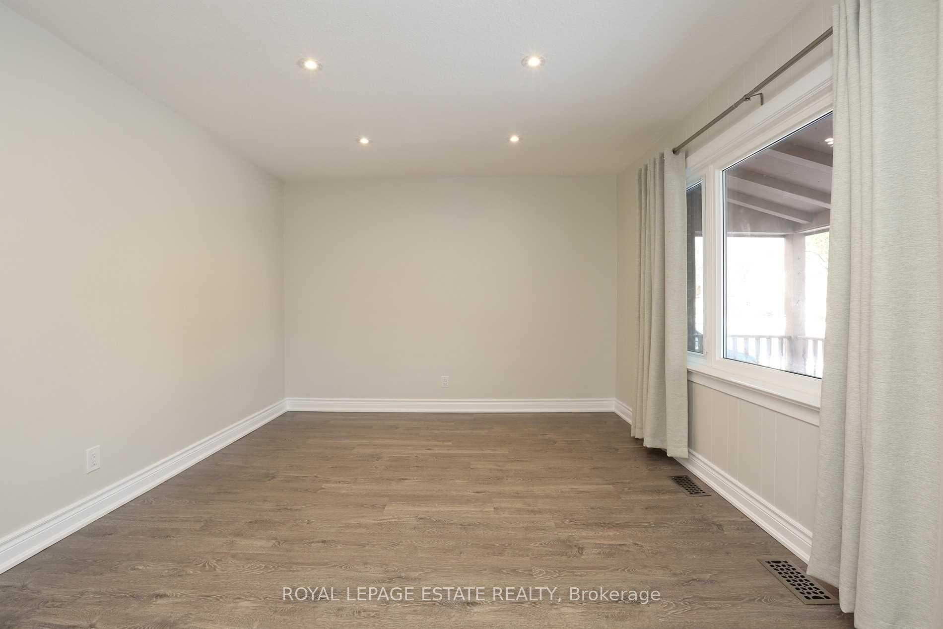 215 Oakridge Drive photo 4