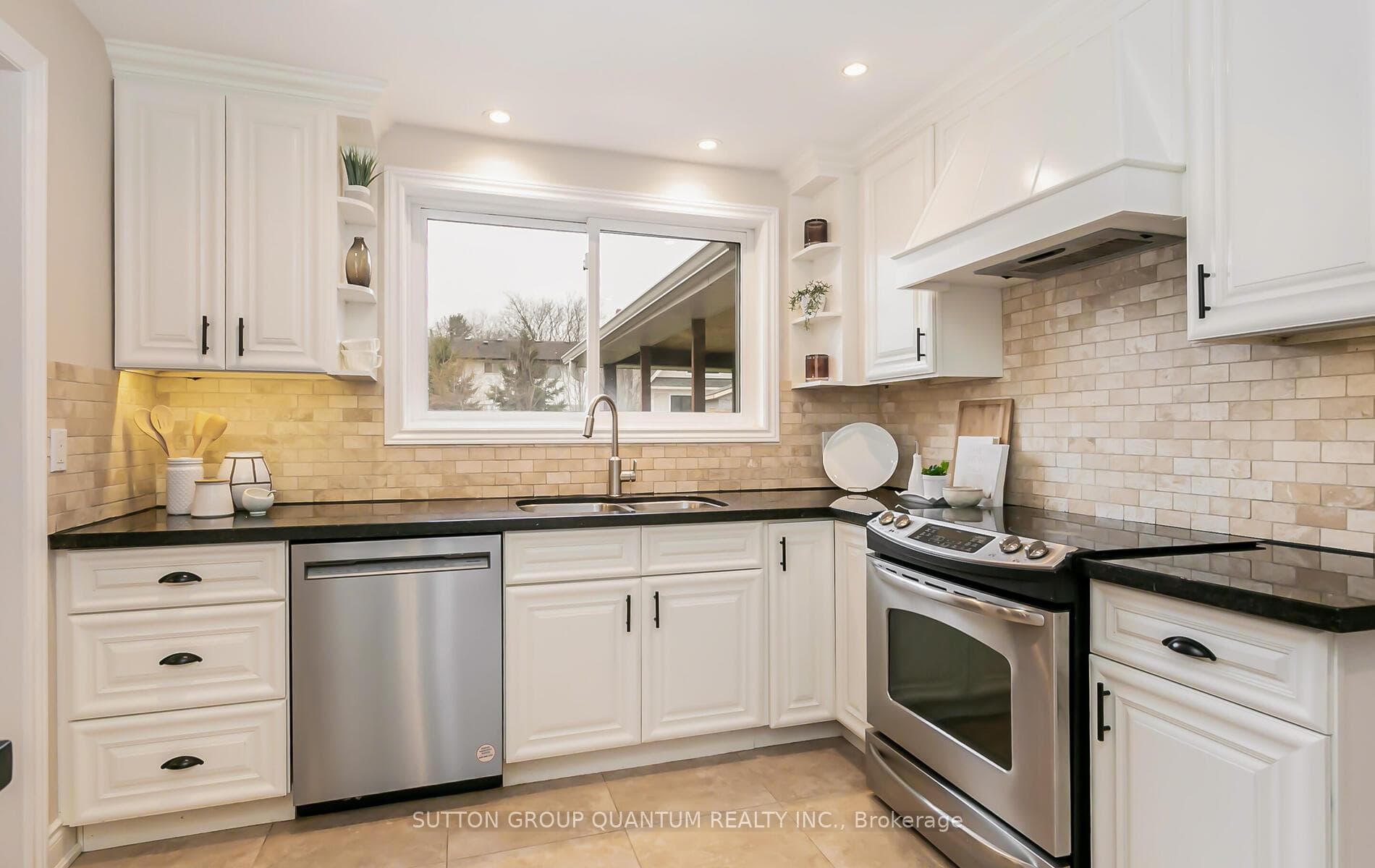 270 Sunset Drive photo 12