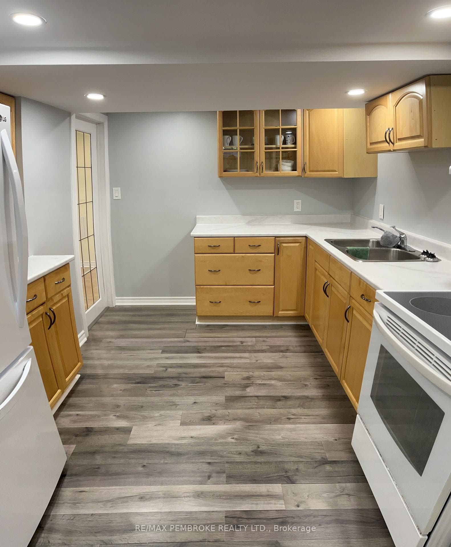 382 Mary Street photo 33