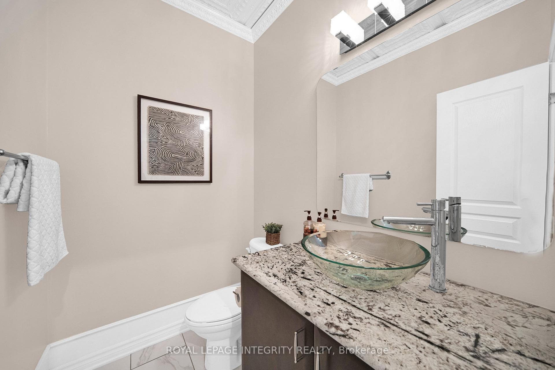 748 Bowercrest Crescent photo 21