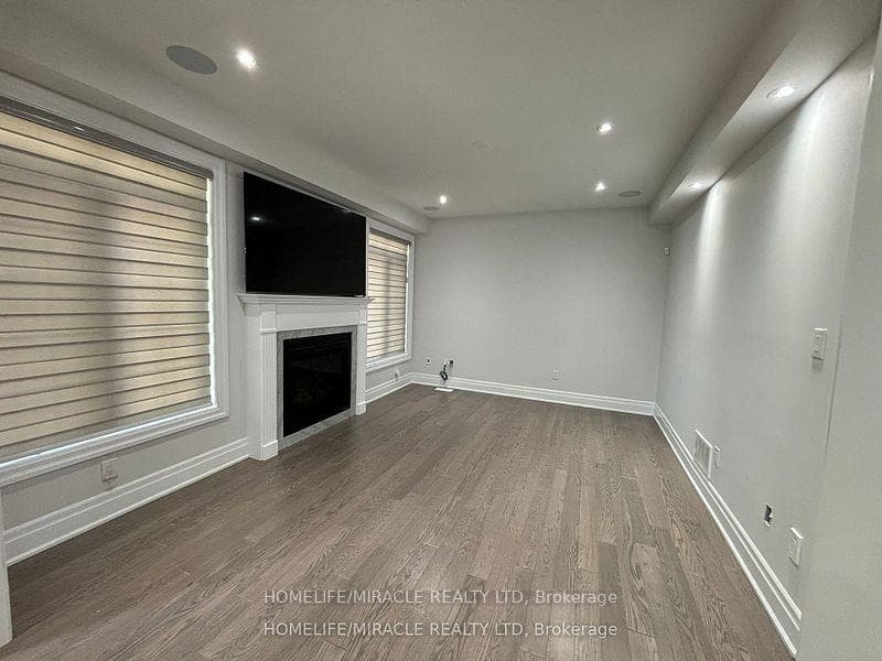 17 Rosewell Crescent photo 7