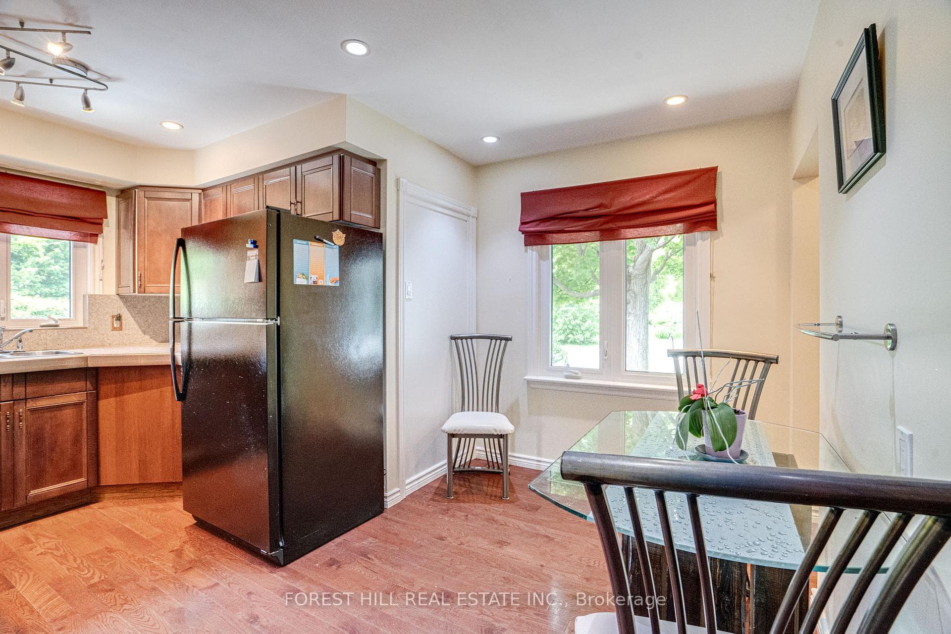57 Roxborough Road photo 12