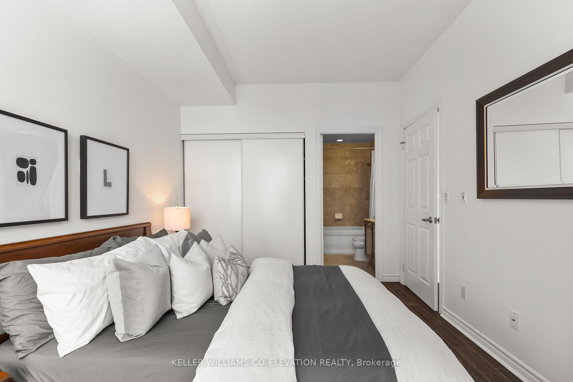 761 Bay Street Unit 3704 photo 14