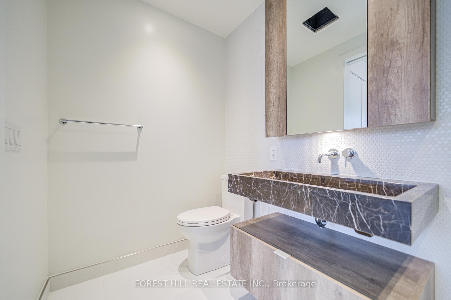 11 Yorkville Avenue Unit 1003 photo 36