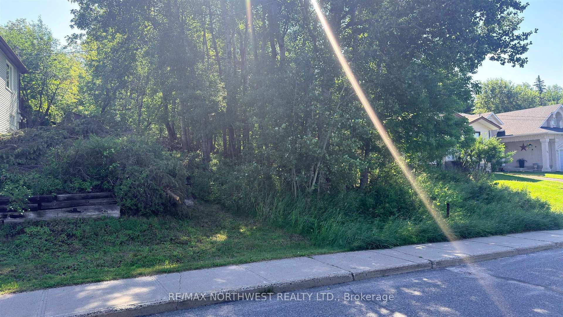 881 4th Avenue S photo 6