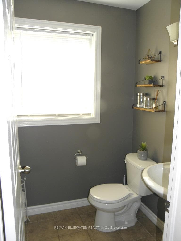 95 Deborah Drive photo 17