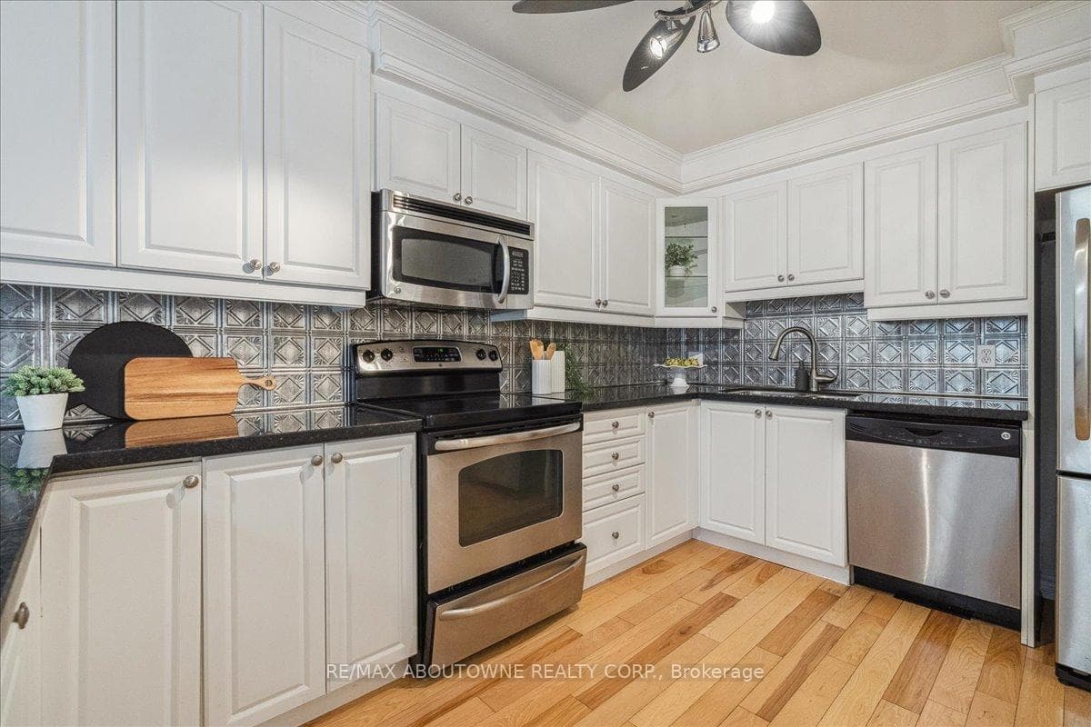 546 Forestwood Crescent Unit 12 photo 11