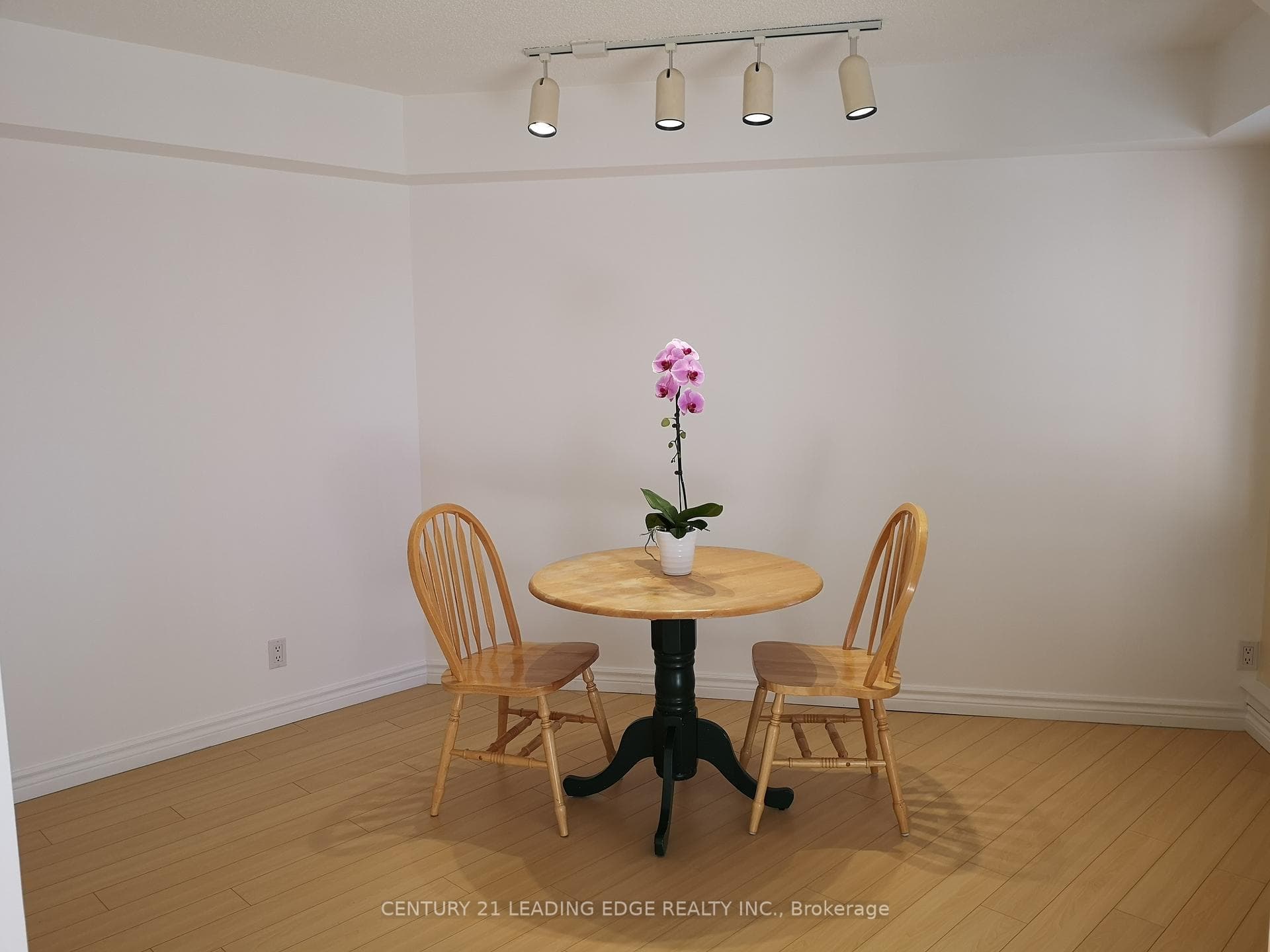 456 College Street Unit 404 photo 8
