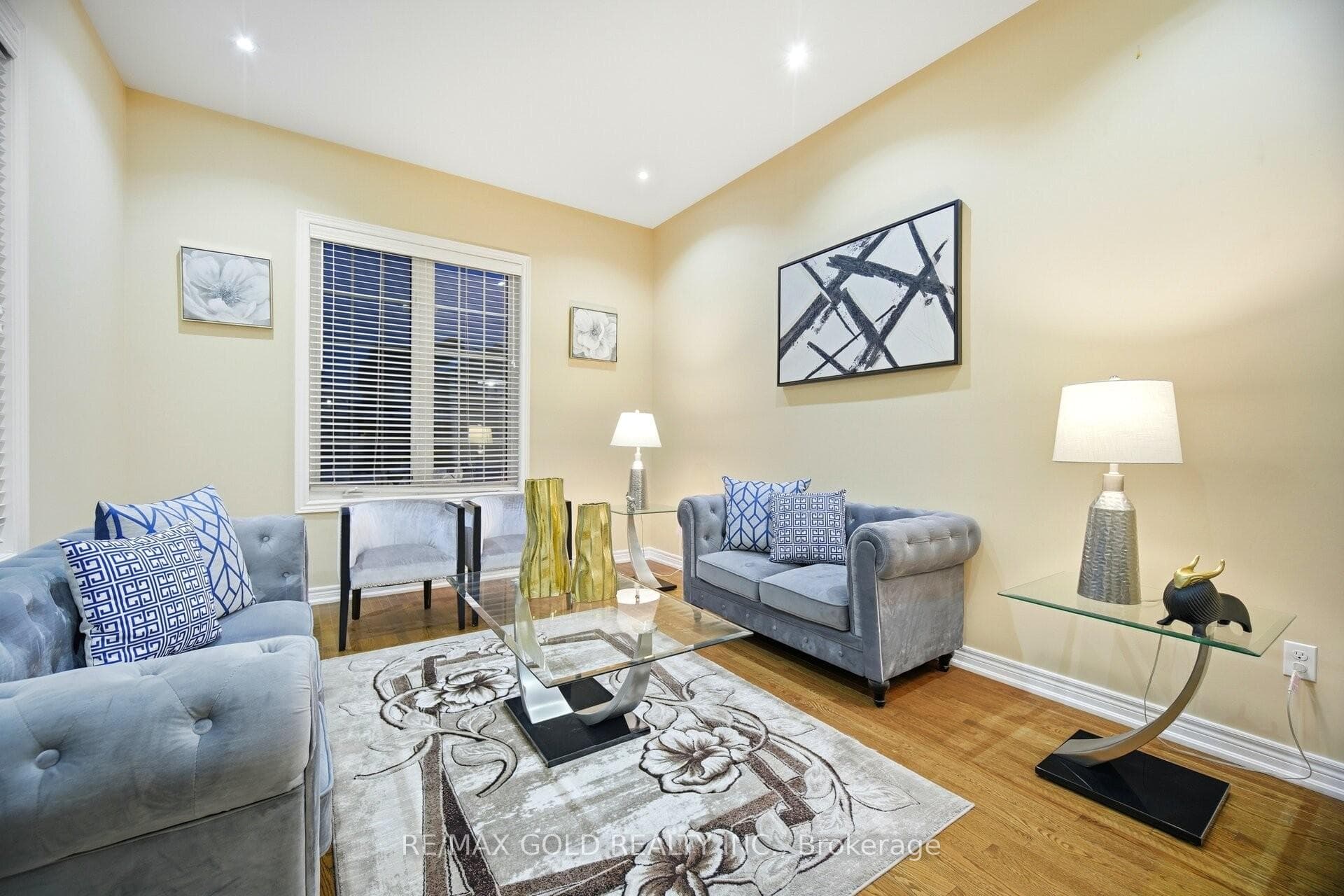 26 Drummondville Drive photo 4