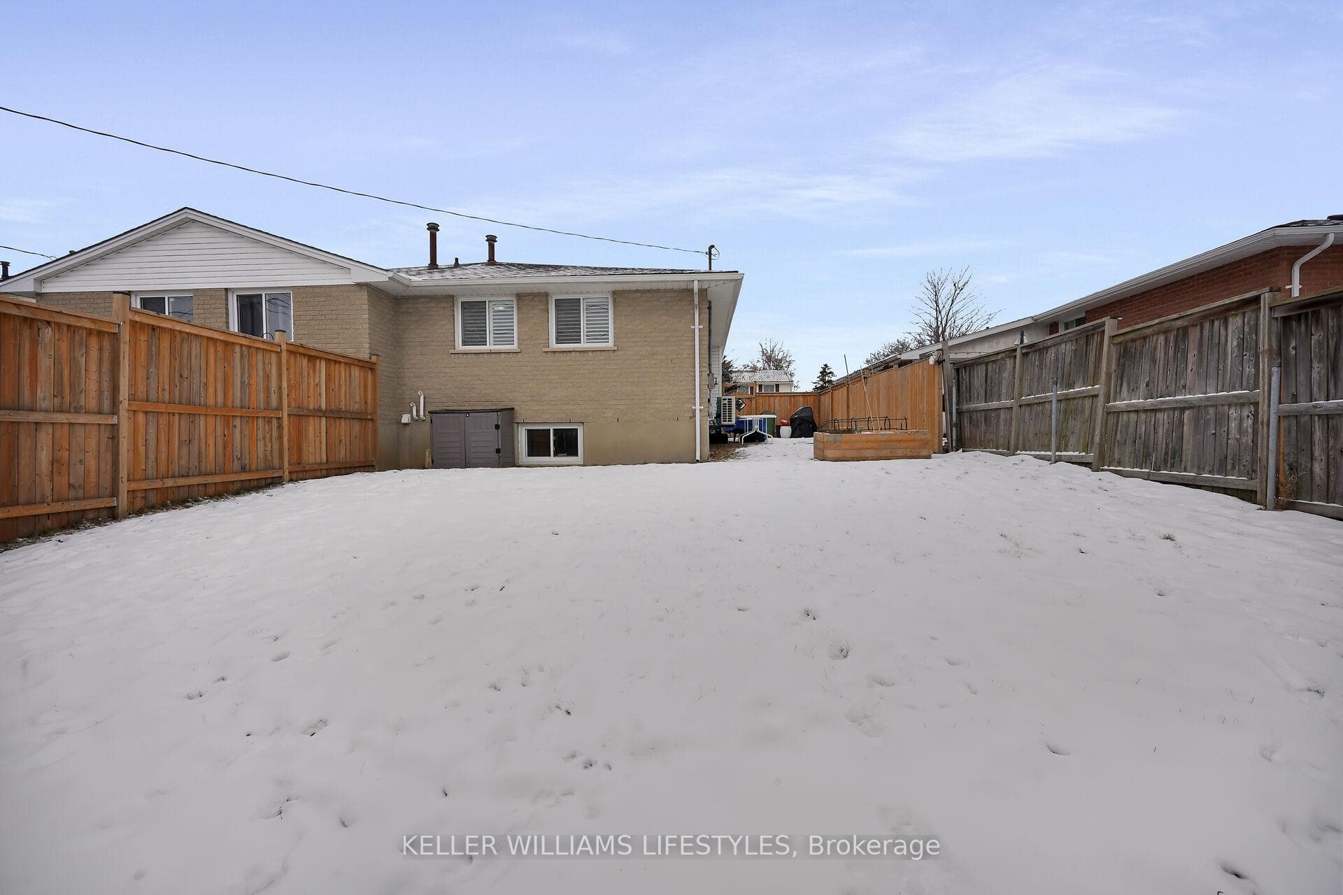 28 Vanier Place photo 34