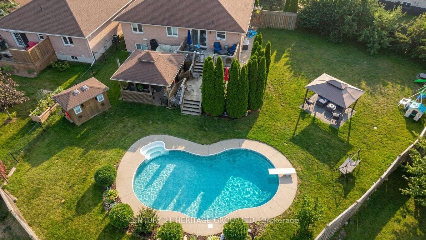 16 Eakins Crescent photo 30