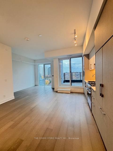 8 Manor Road Unit 903 photo 10