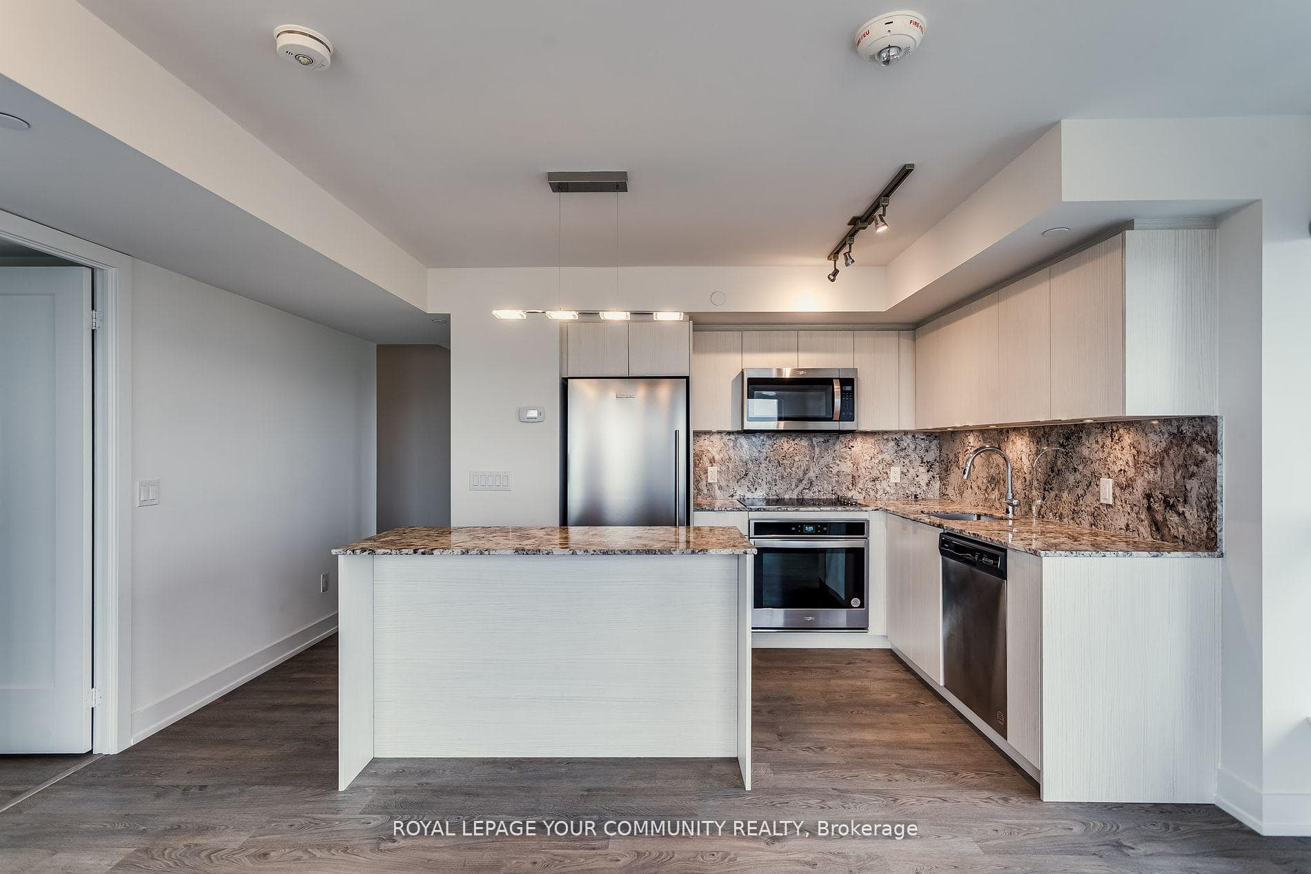 5 Mabelle Avenue Unit 2128 photo 5