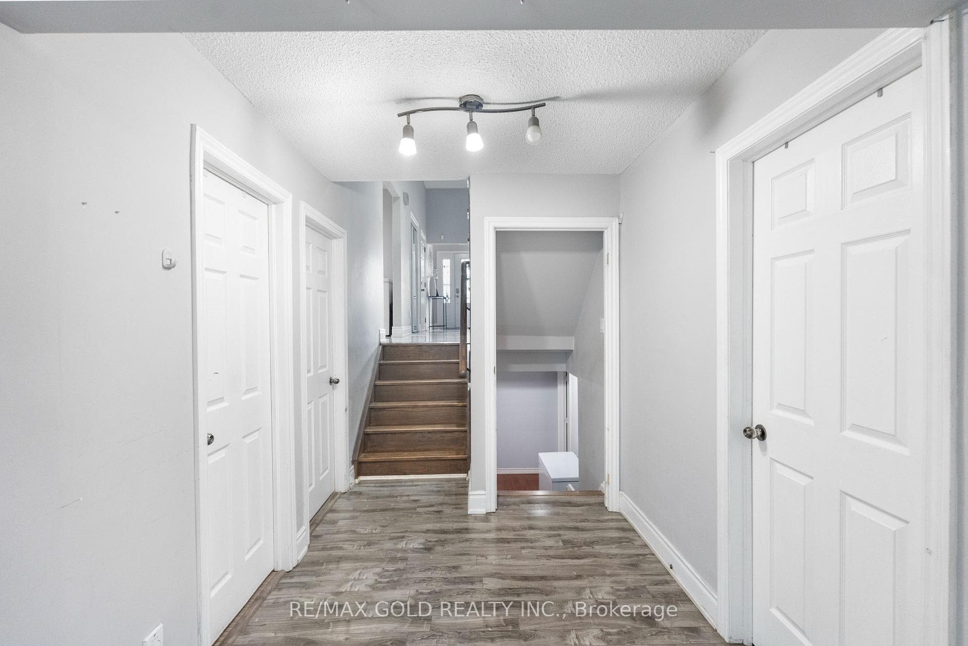 48 Maidstone Crescent photo 24