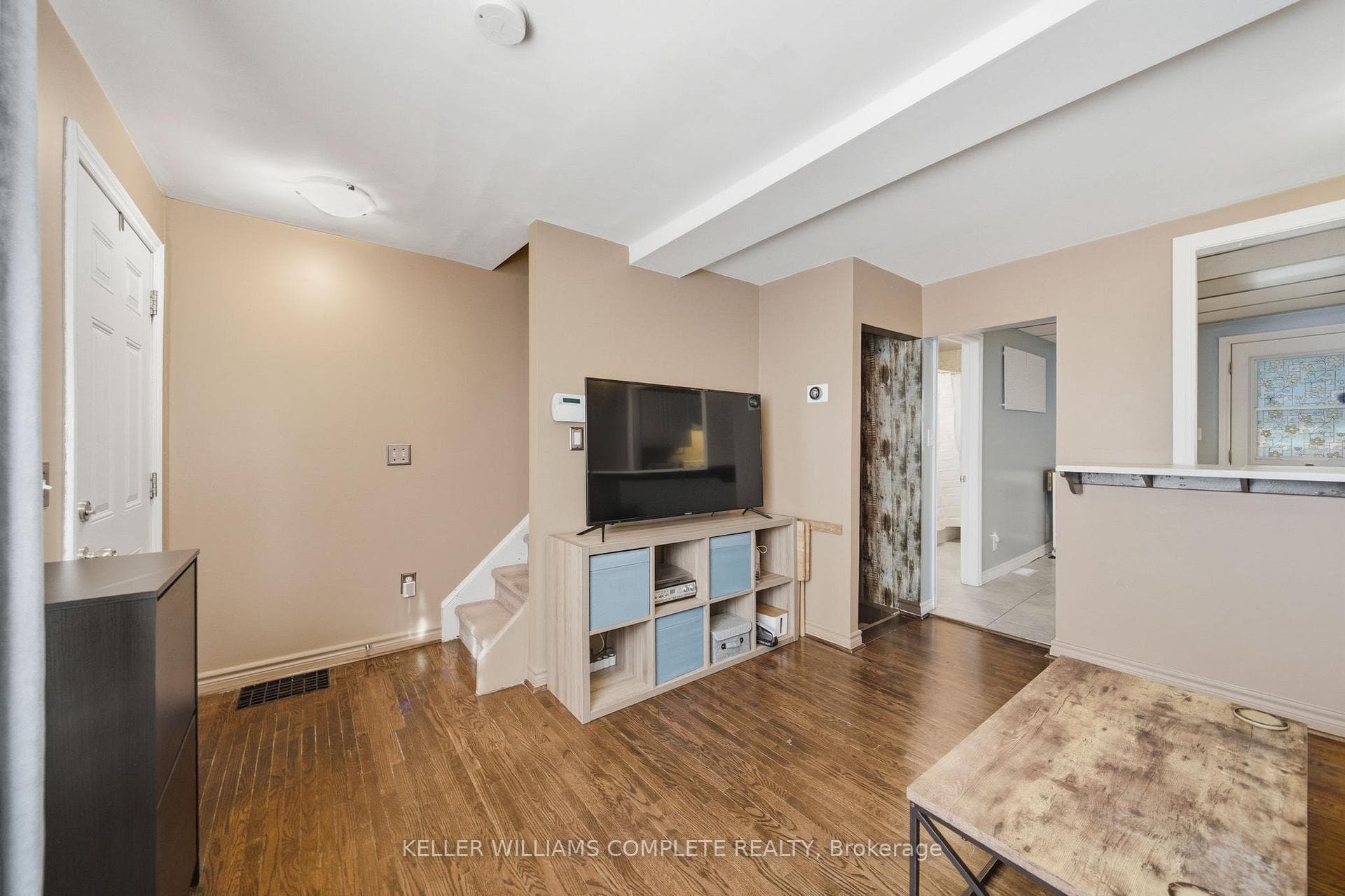 175 Grace Avenue photo 9