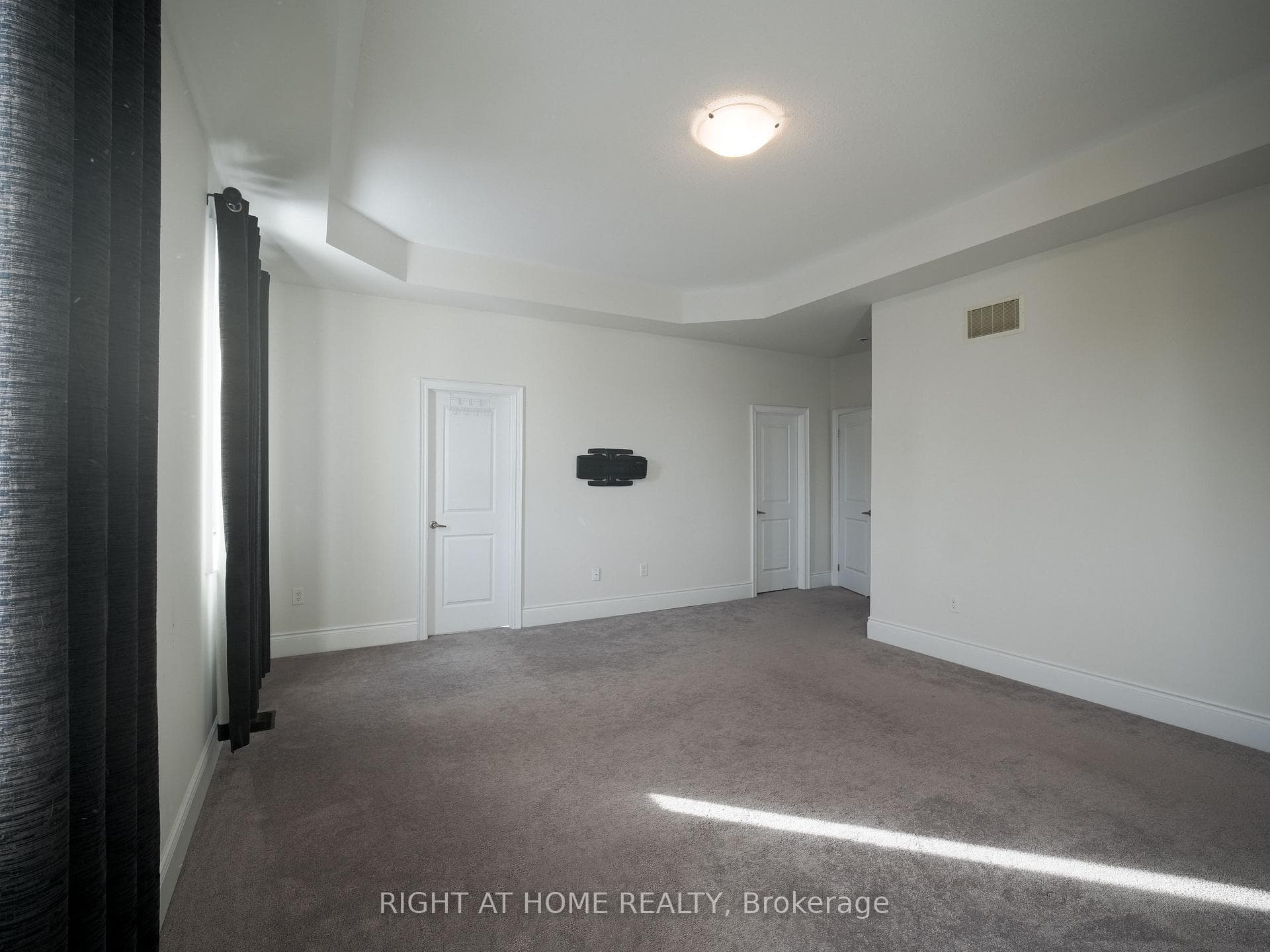 30 Alistair Crescent Unit upper photo 9