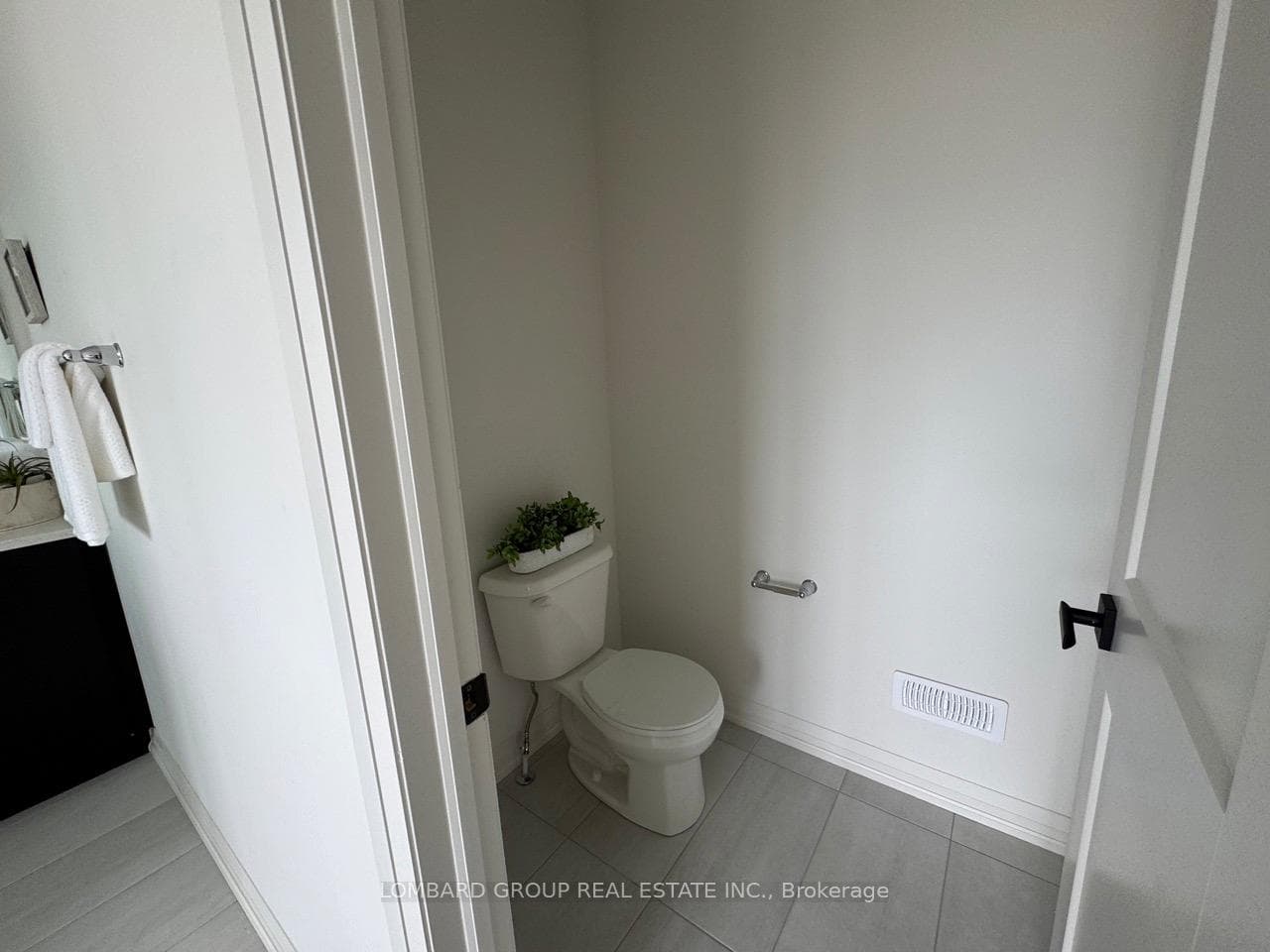 16 Bellflower Crescent photo 27