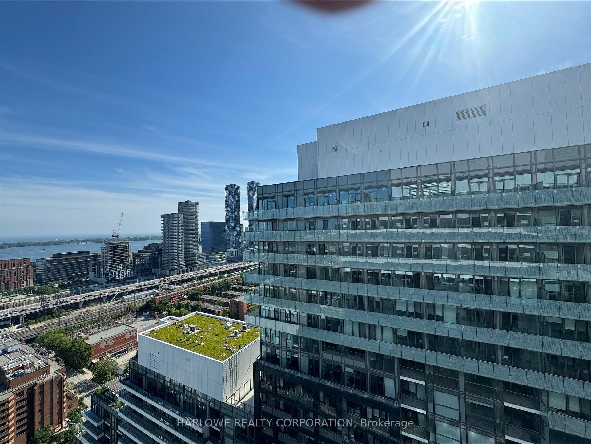 70 Princess Street Unit LPH2910 photo 9