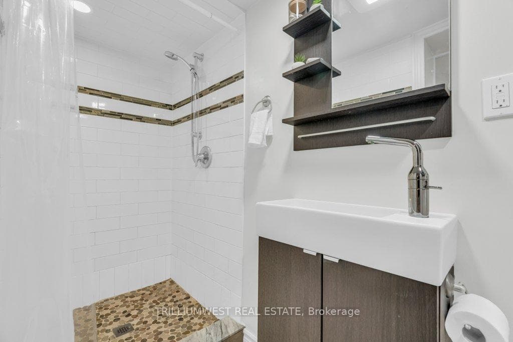 255 Margaret Avenue photo 31