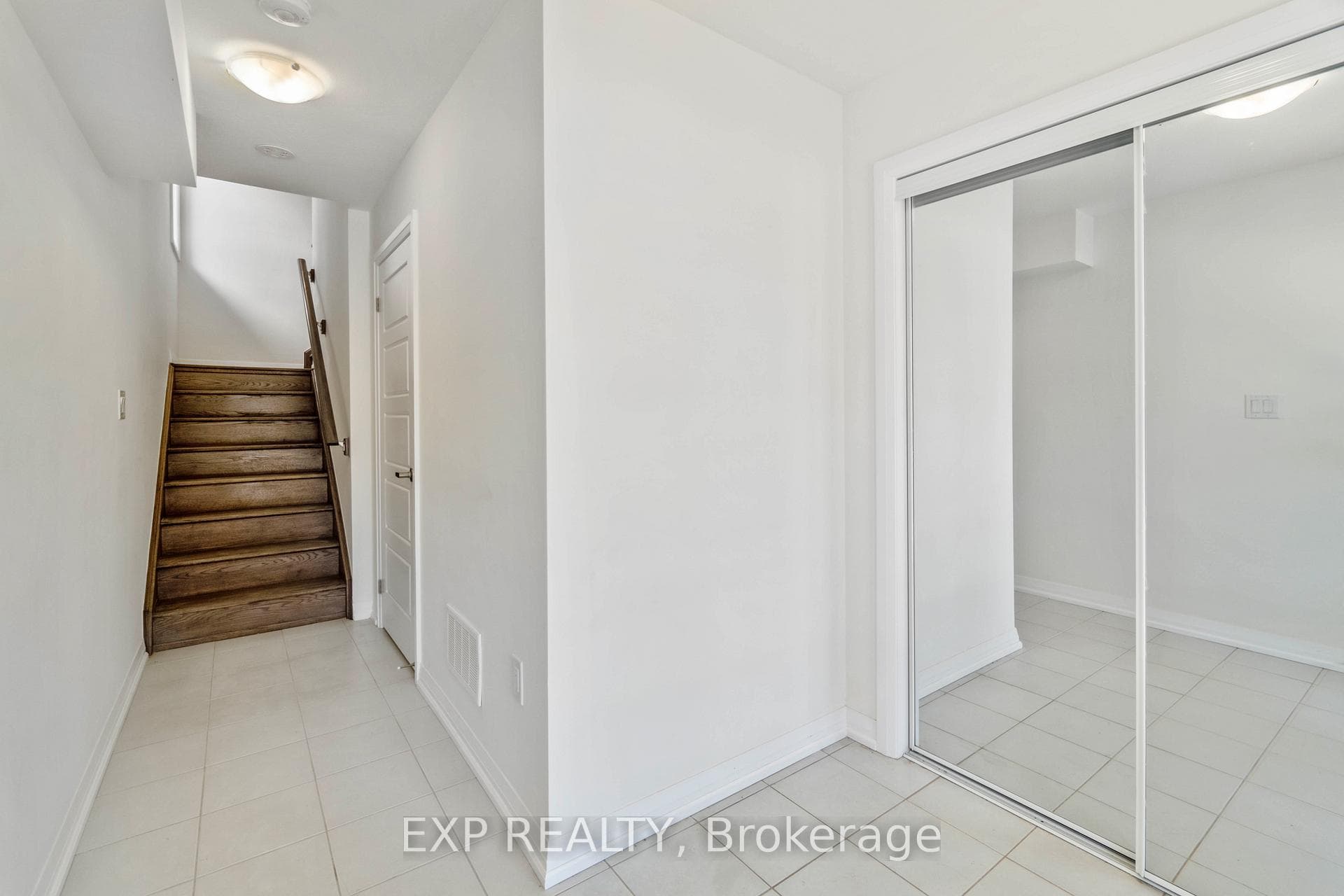 8 Norwich Crescent photo 4