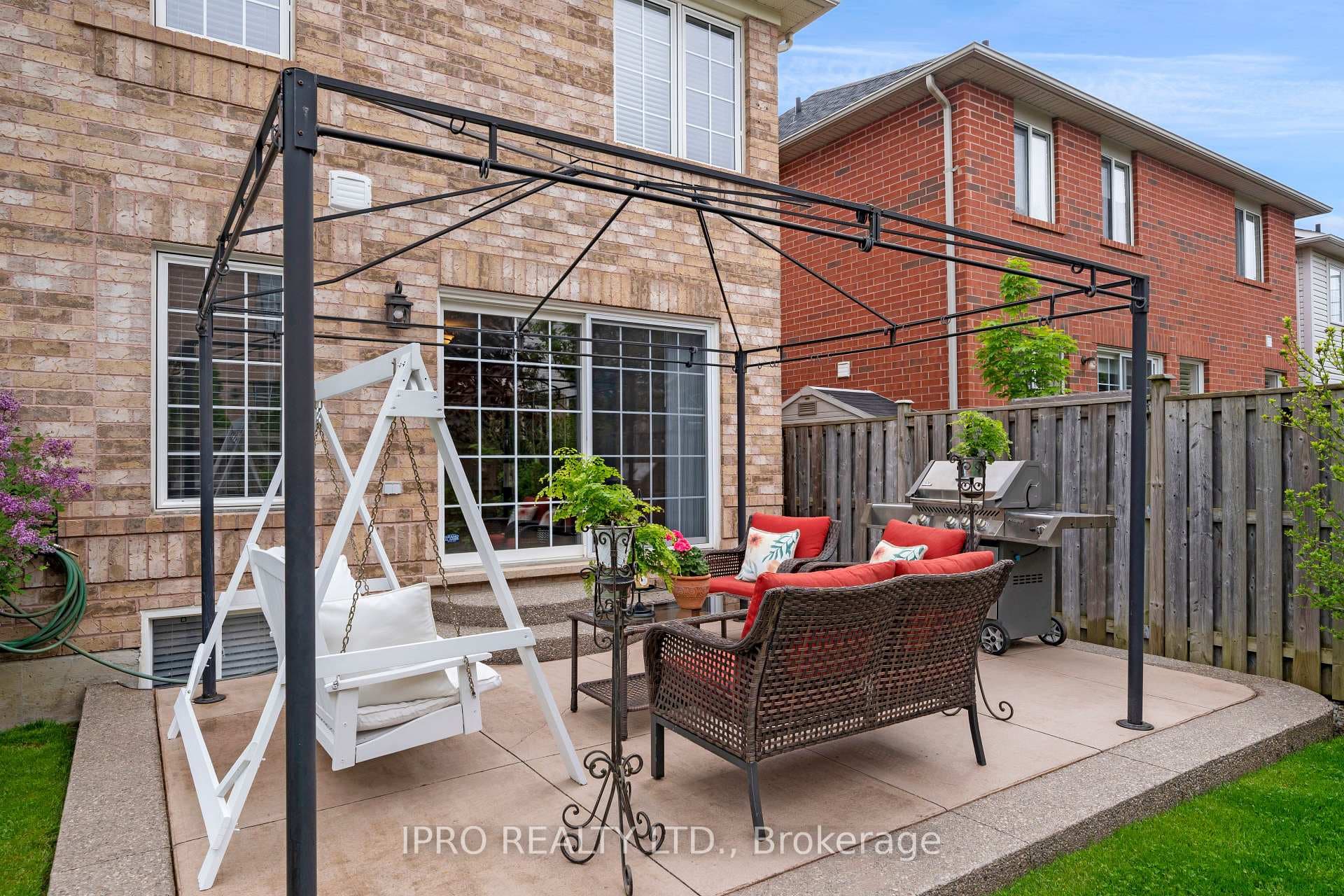 1392 Hill Street photo 35