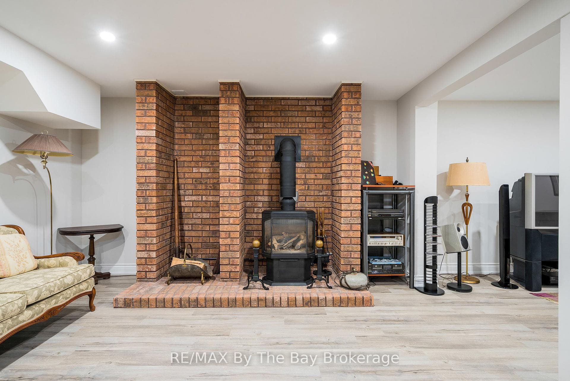38 Willow Drive photo 34