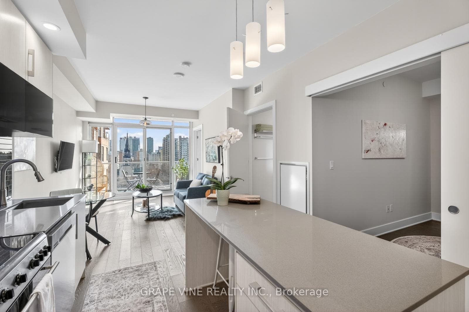 255 BAY Street Unit 1010 photo 11