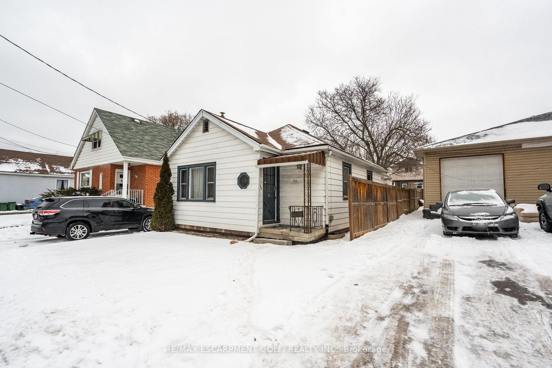 124 WHITNEY Avenue photo 3
