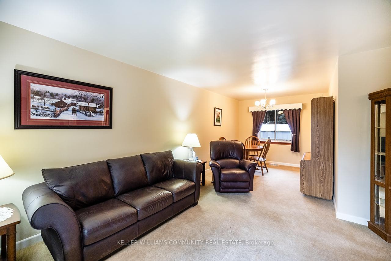 904 Sherbrooke Street photo 16