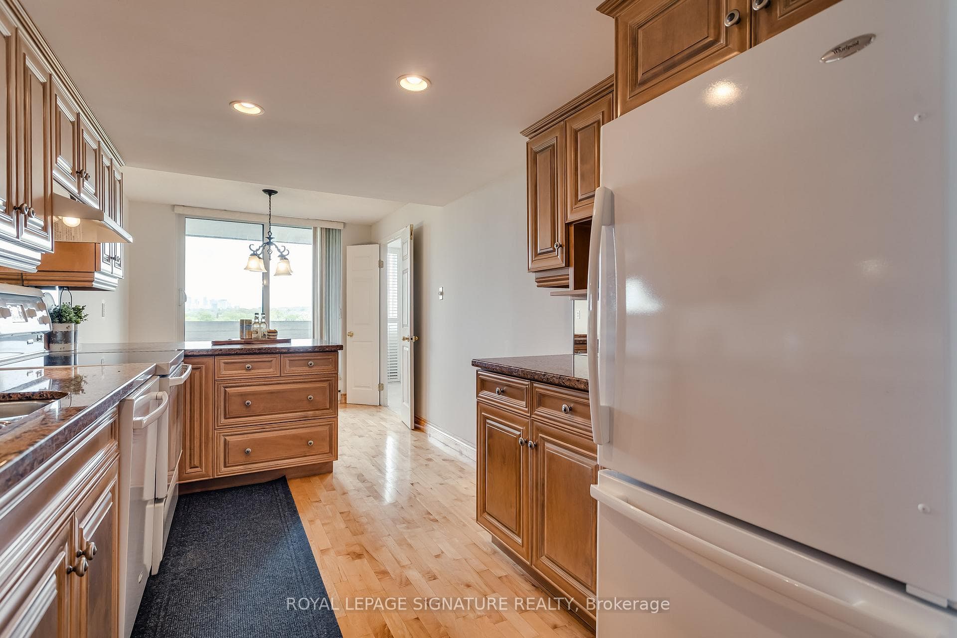360 Bloor Street Unit 806 photo 13