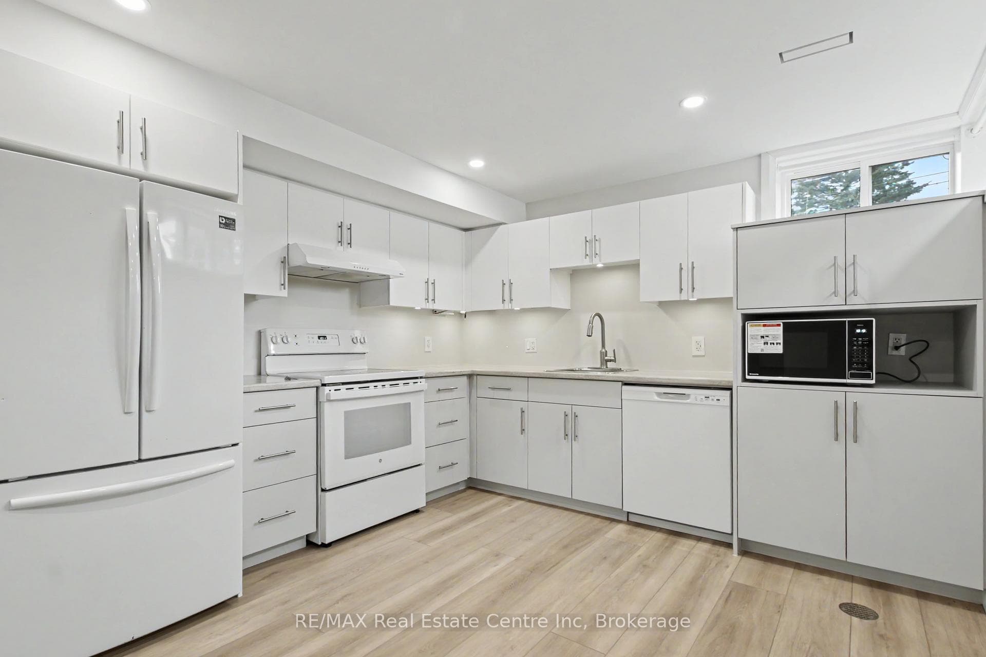 37 Ottawa Crescent photo 20