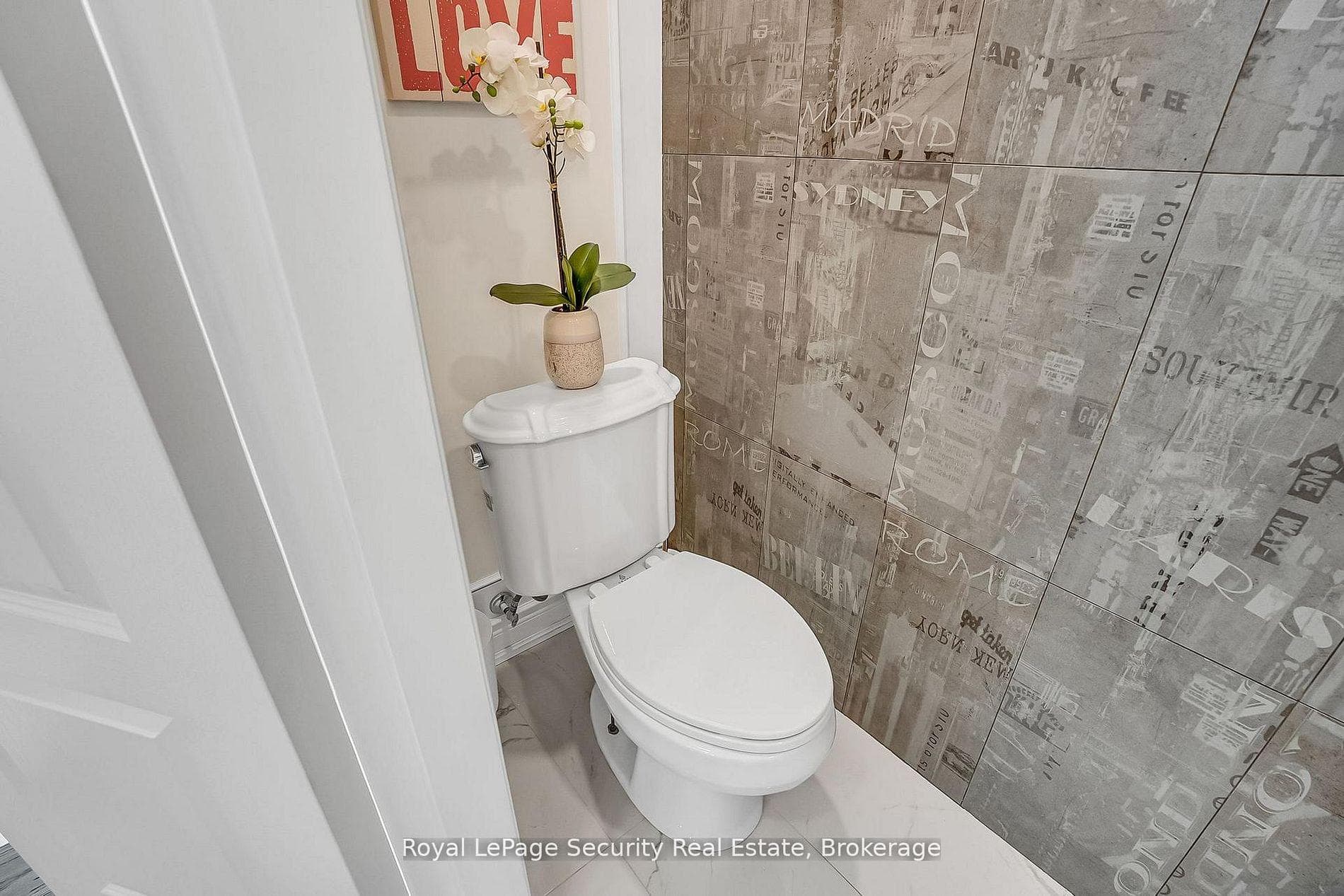 67 Northland Avenue photo 23