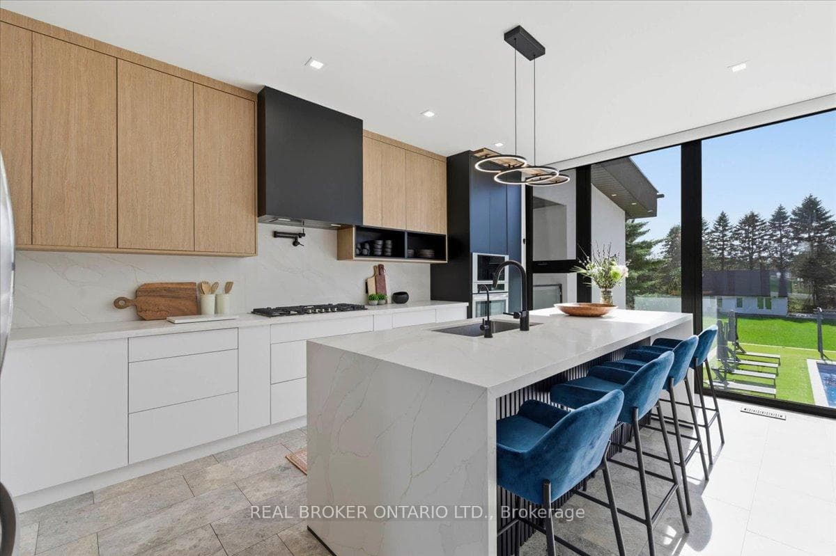 1448 MANNHEIM Road photo 6