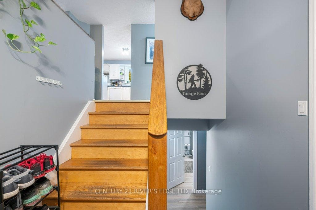 445 Railway Avenue photo 2