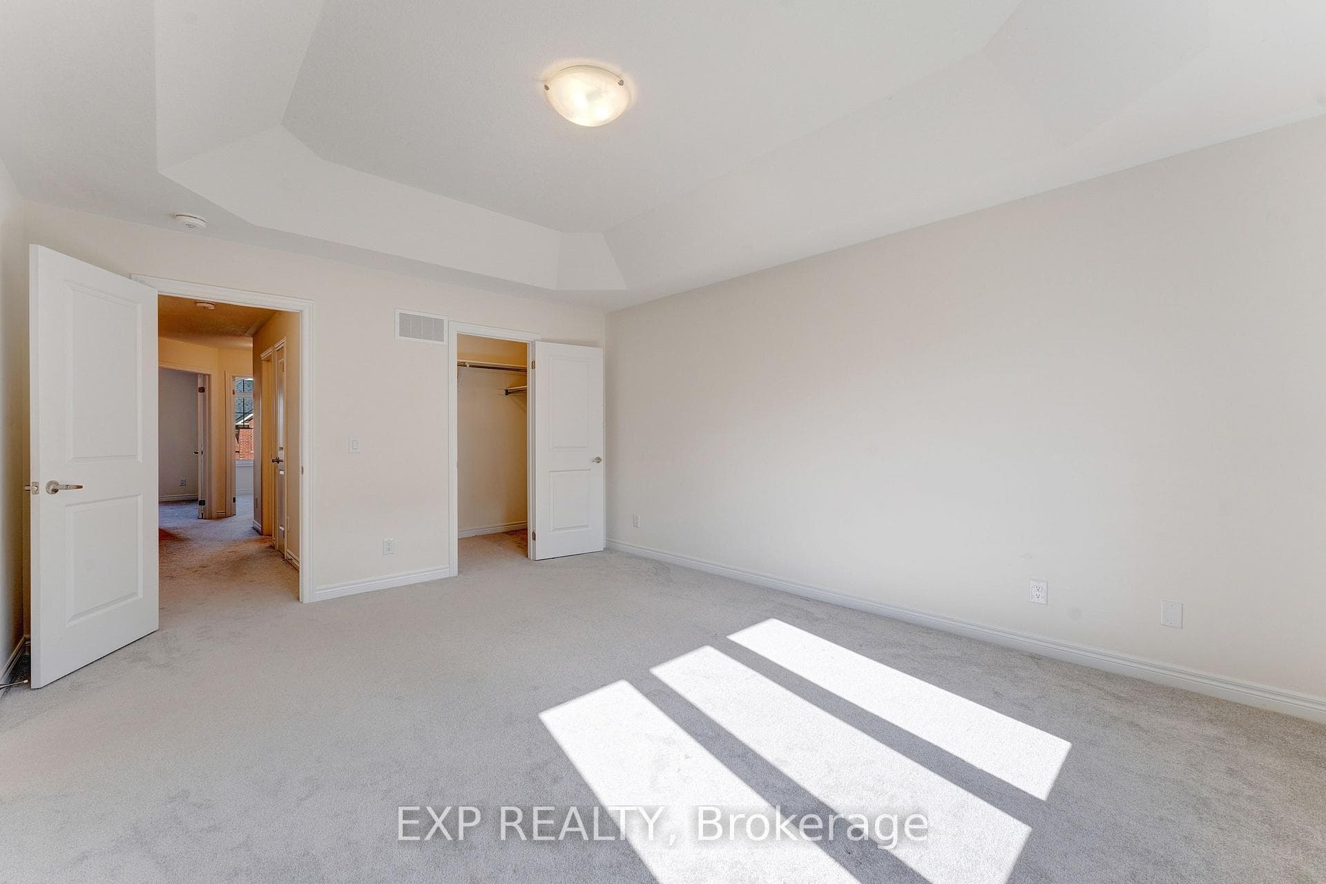 8 Roywood Street photo 32