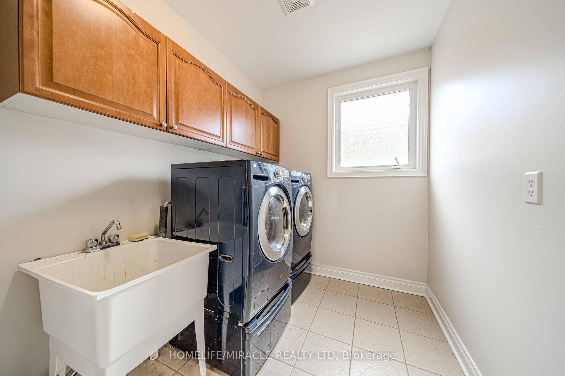 1811 Esterbrooke Drive photo 19