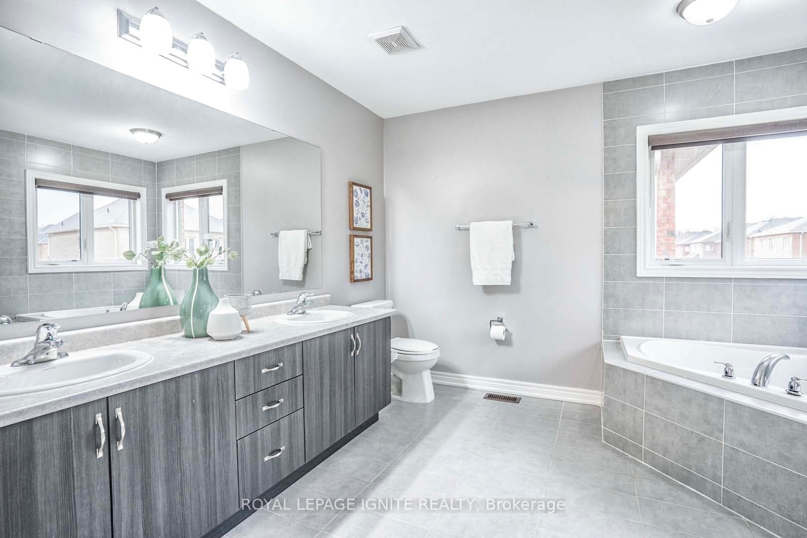 61 Blackberry Valley Crescent photo 20