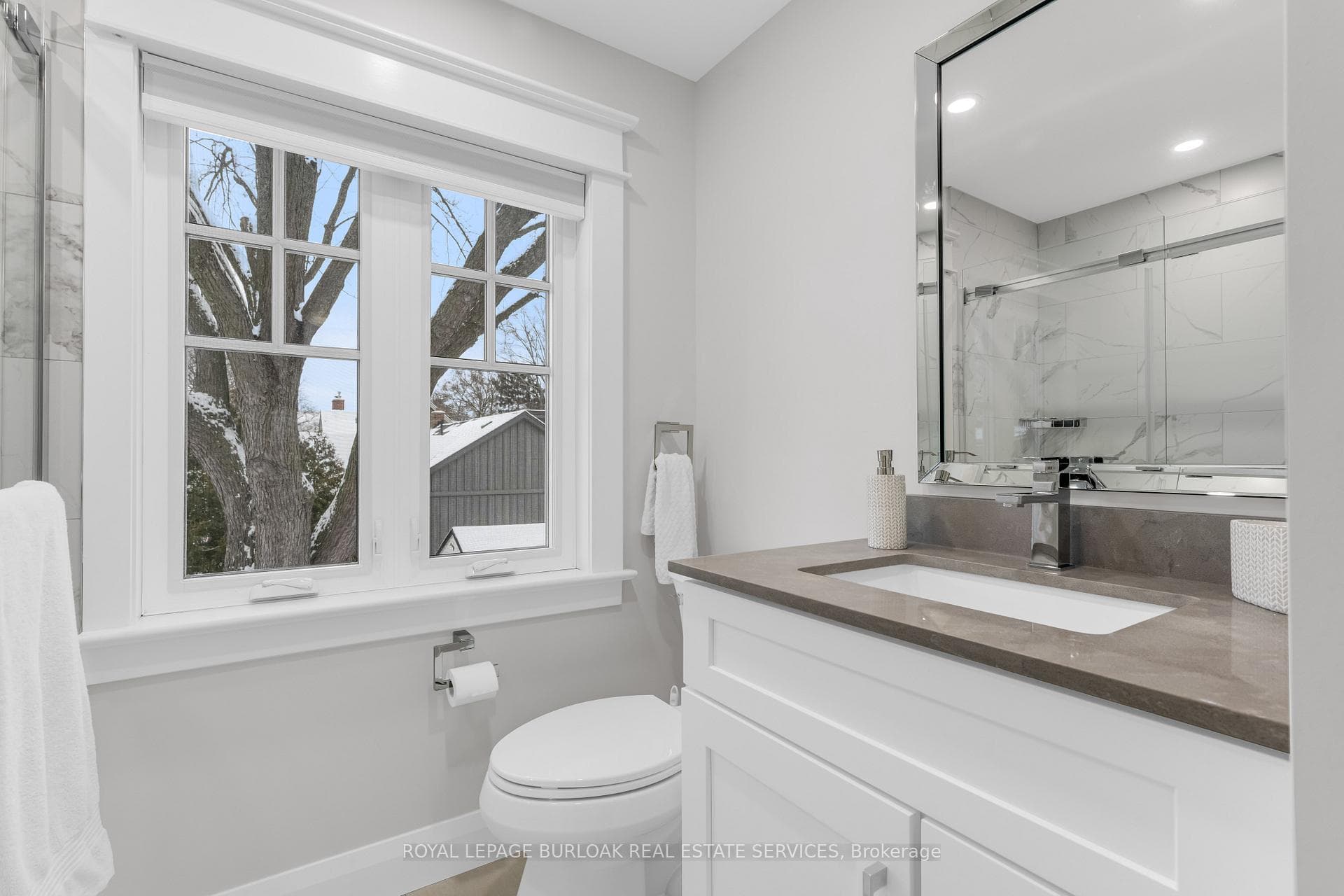 605 Emerald Street photo 20