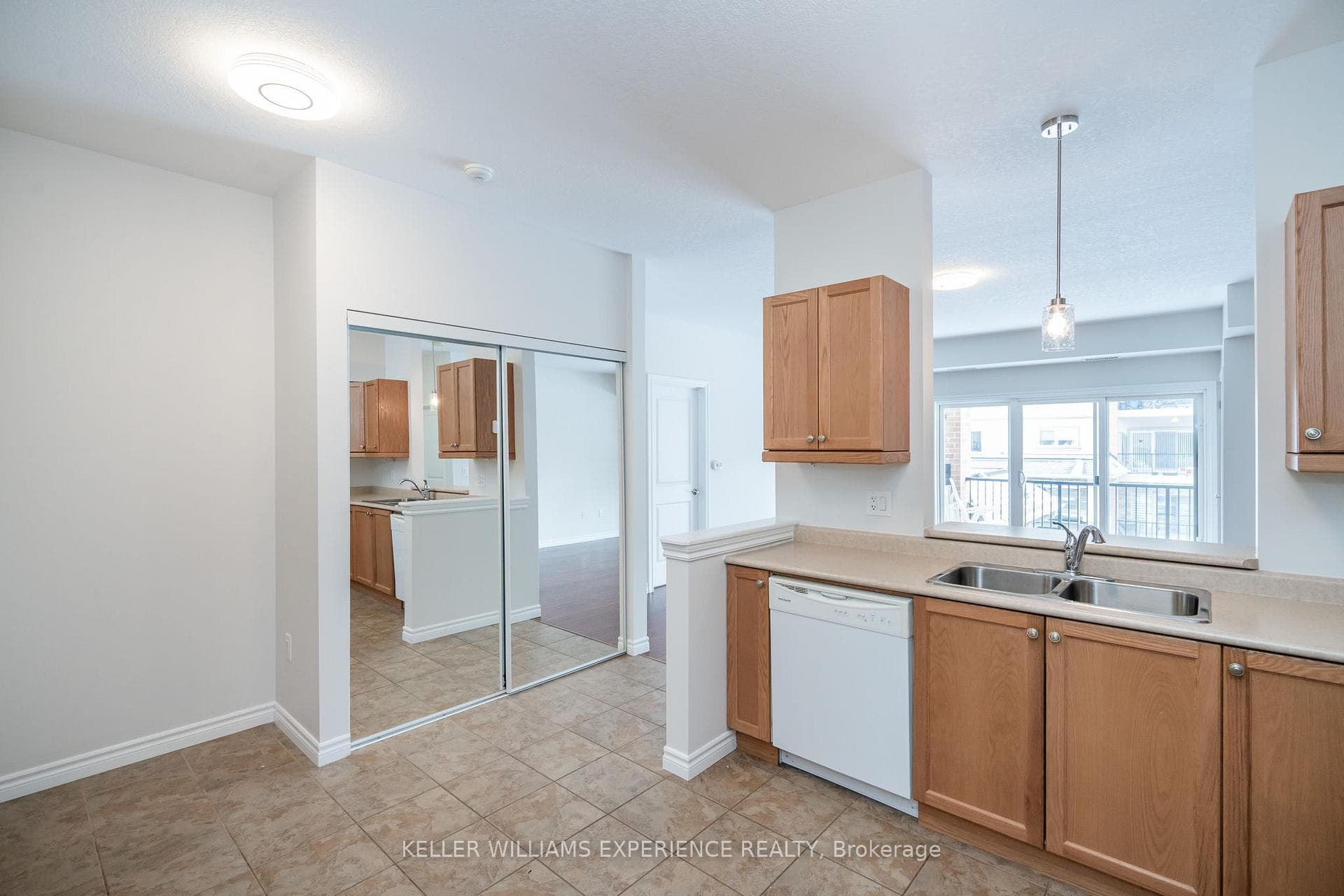 19B Yonge Street Unit 208 photo 8