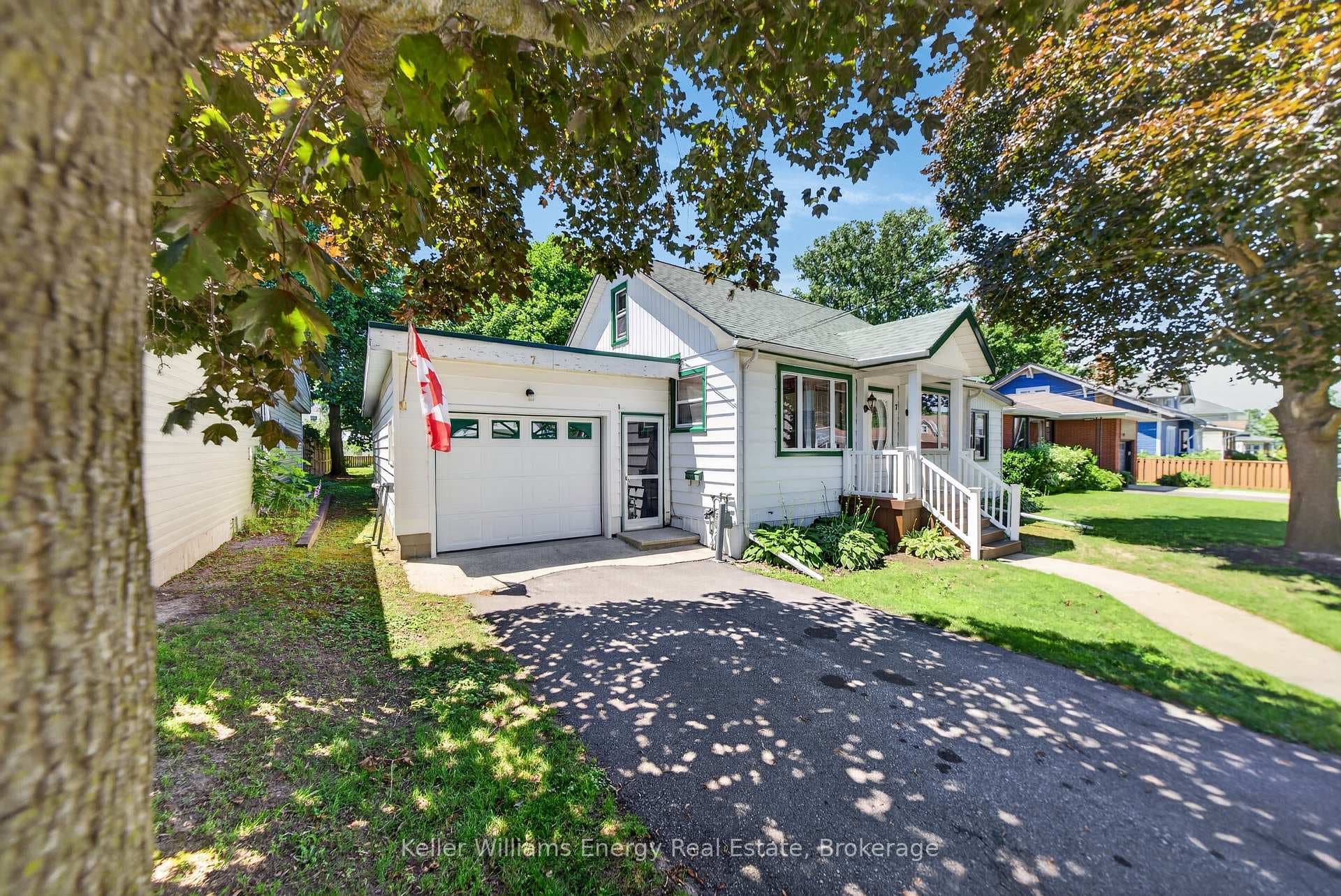 7 Maple Avenue photo 3