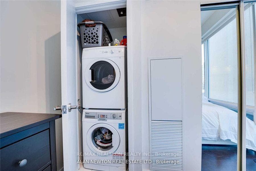 15 Grenville Street Unit 404 photo 11