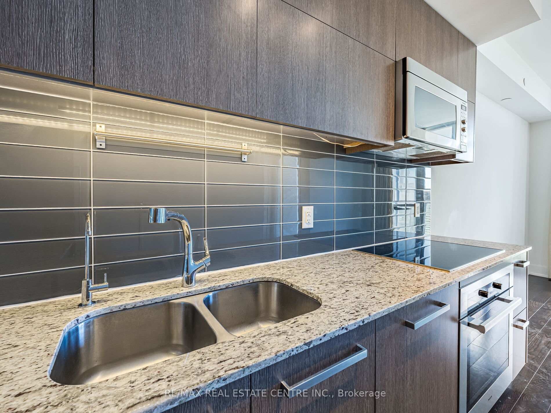 170 Avenue Road Unit 1203 photo 14