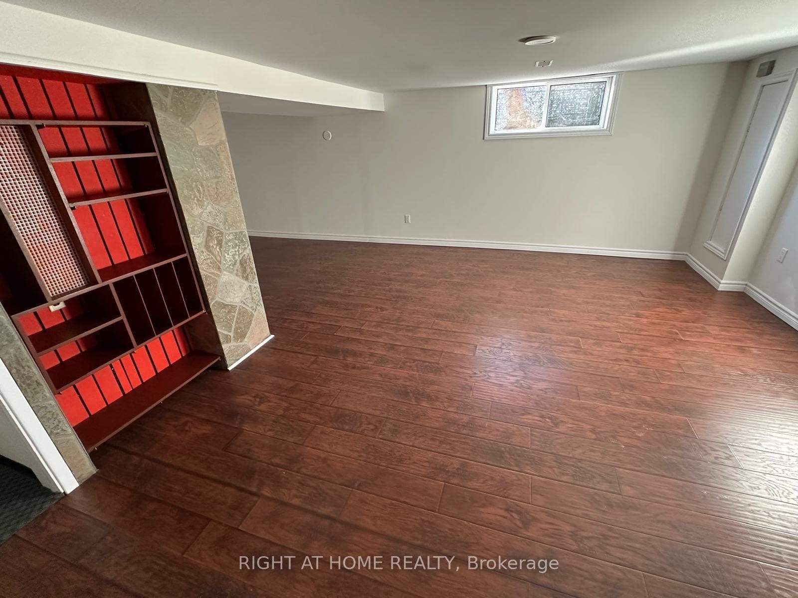101 Fairglen Avenue photo 3