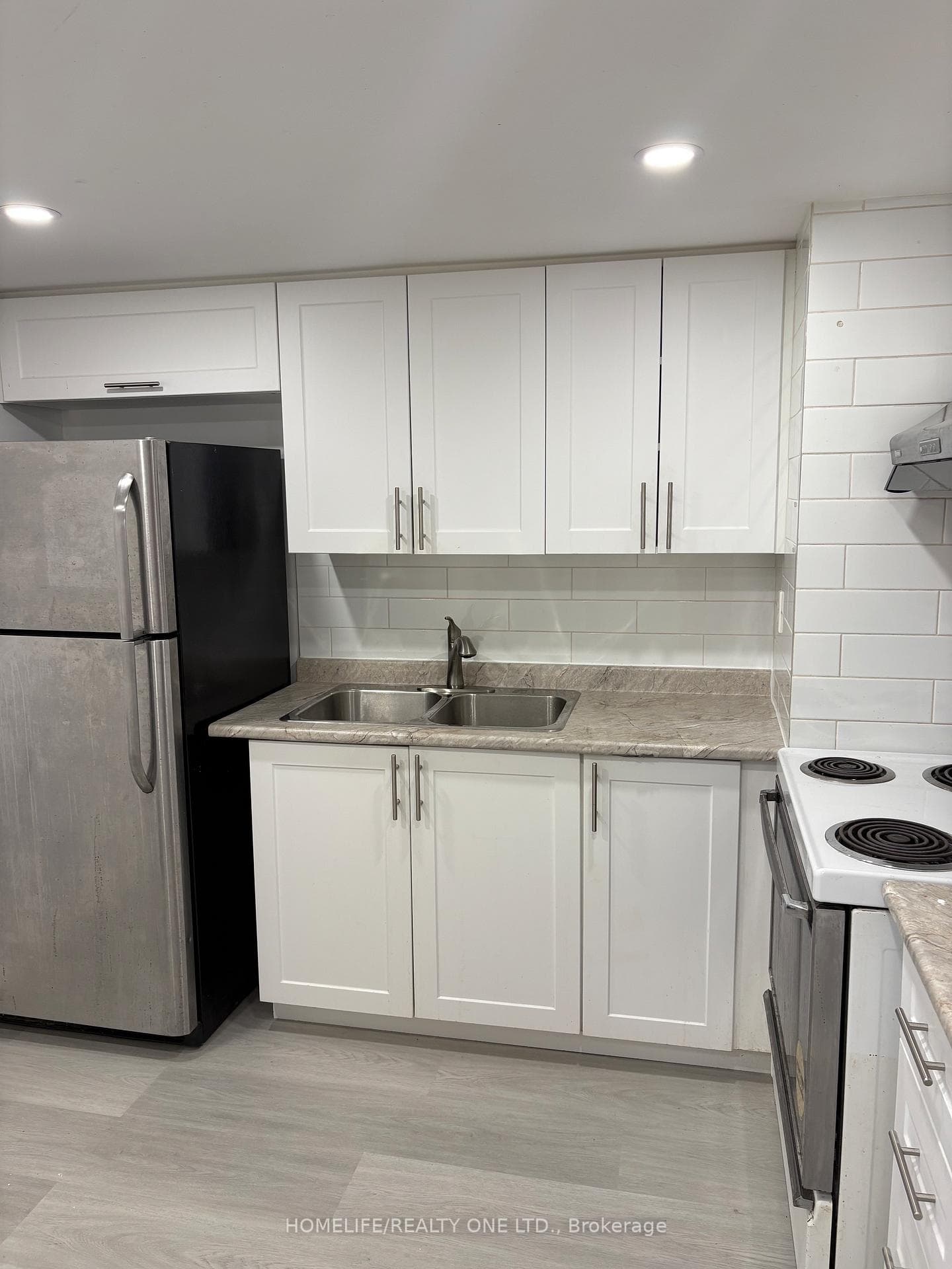 2466 Eglinton Avenue Unit 202 photo 2