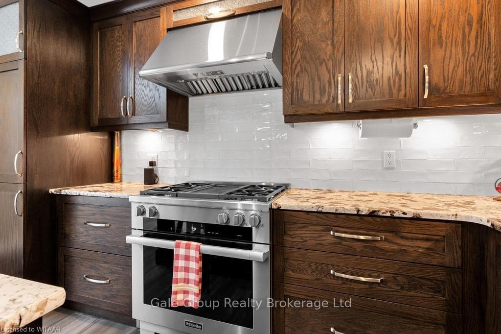 667 LANSDOWNE Avenue photo 10
